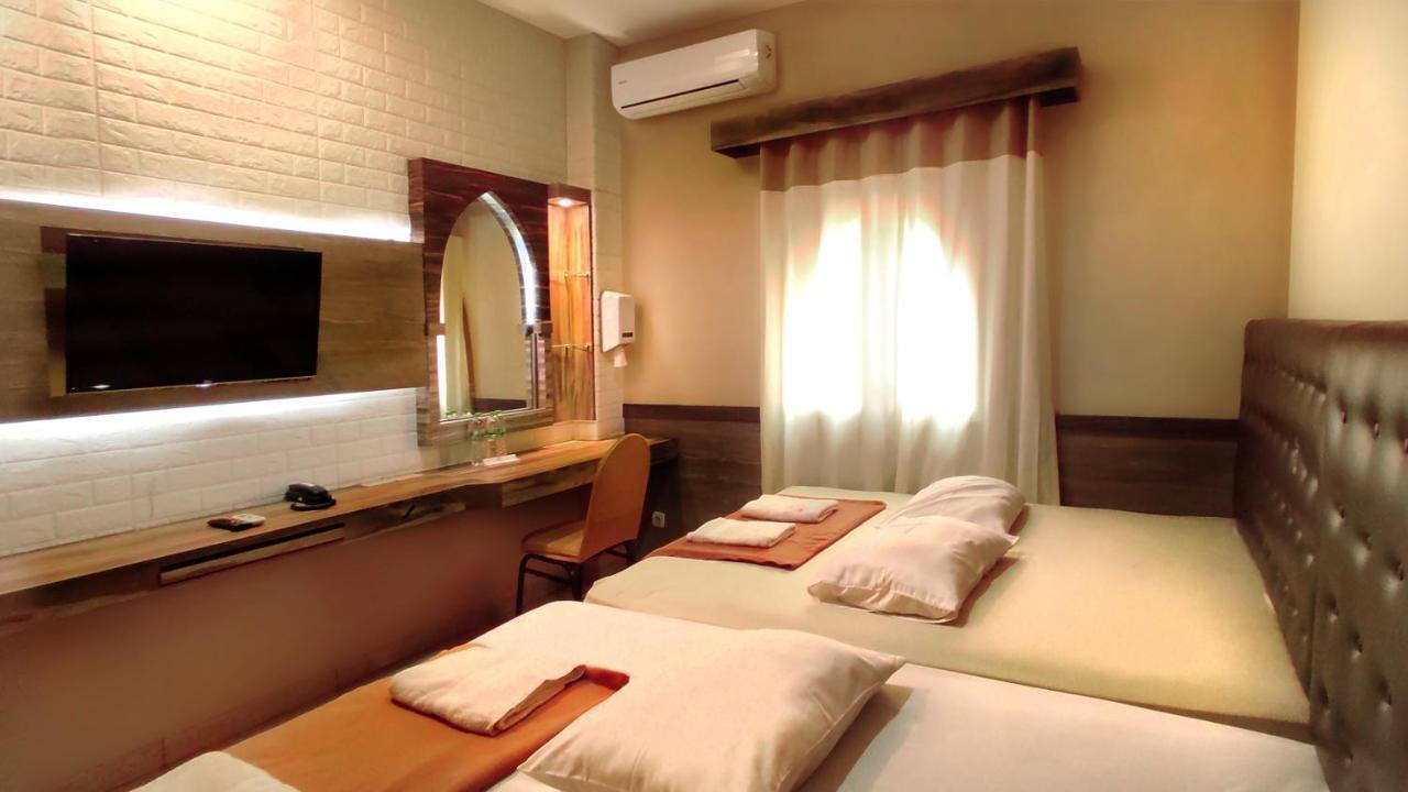 Hotel Syariah Larismanis Σεμαράνγκ Εξωτερικό φωτογραφία