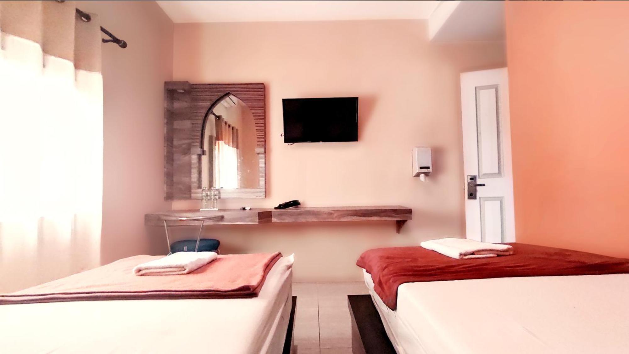 Hotel Syariah Larismanis Σεμαράνγκ Εξωτερικό φωτογραφία