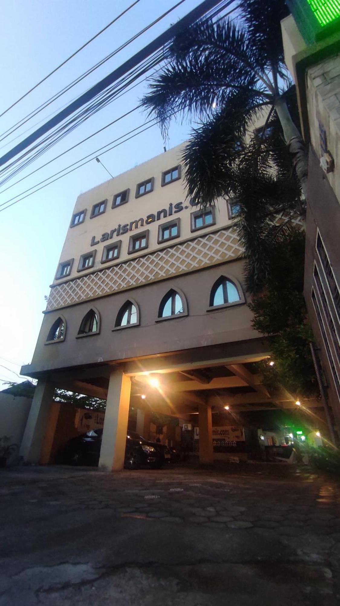 Hotel Syariah Larismanis Σεμαράνγκ Εξωτερικό φωτογραφία