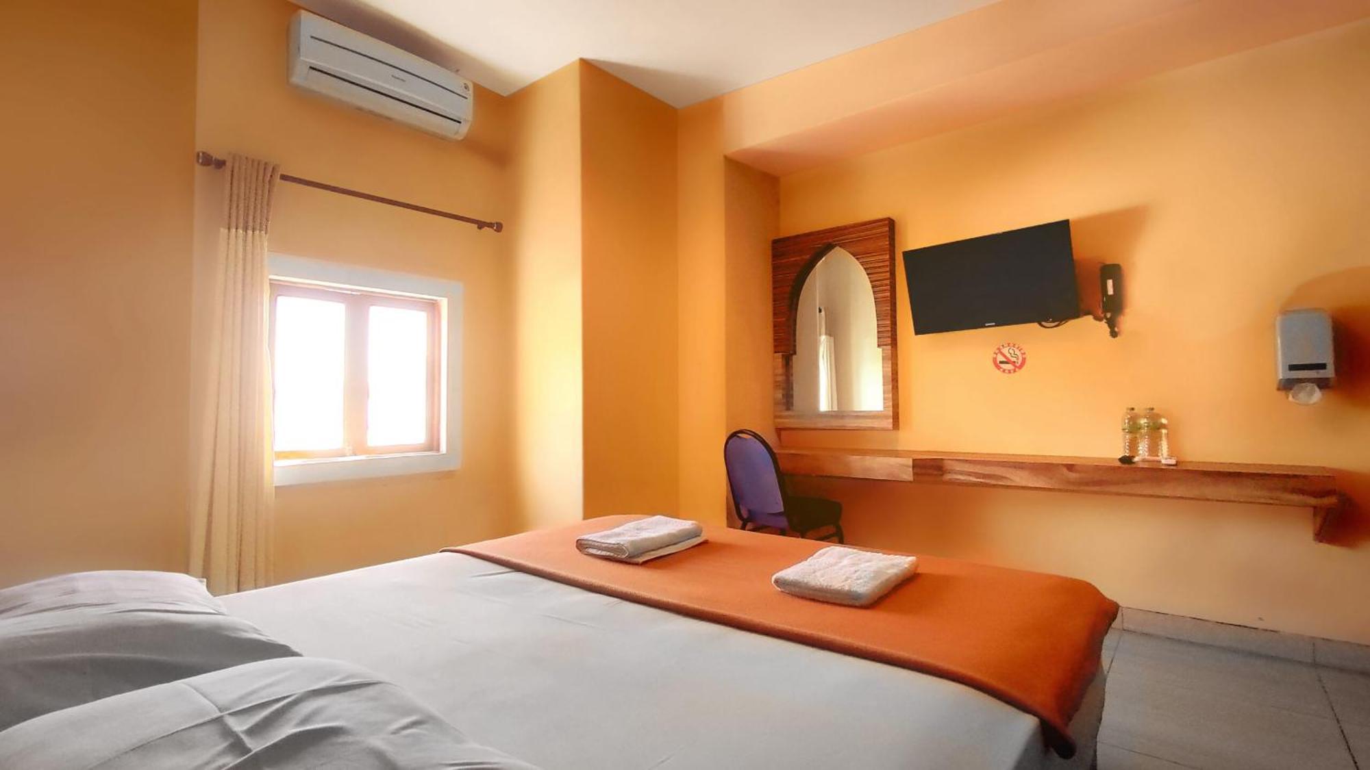 Hotel Syariah Larismanis Σεμαράνγκ Εξωτερικό φωτογραφία