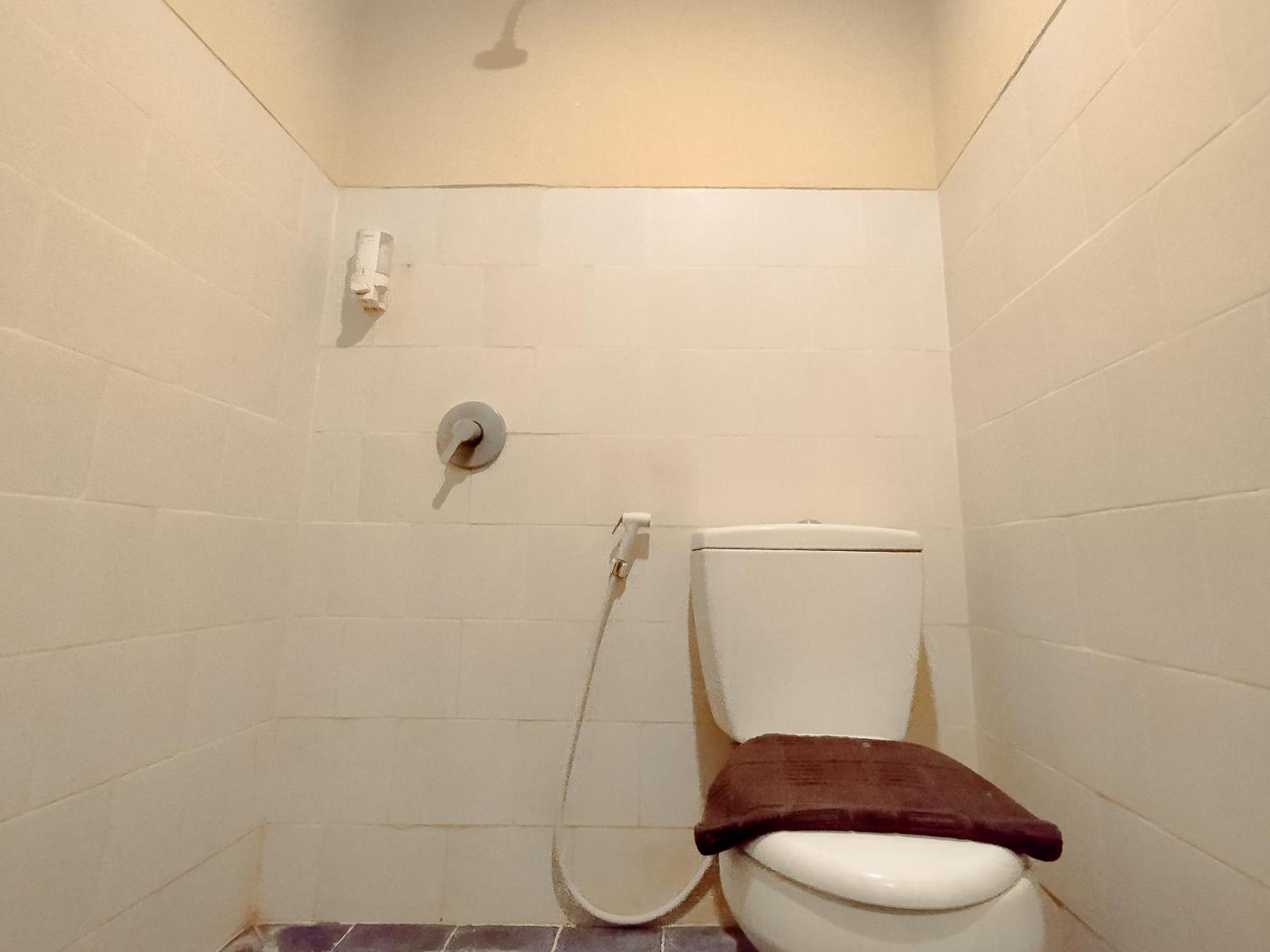 Hotel Syariah Larismanis Σεμαράνγκ Εξωτερικό φωτογραφία